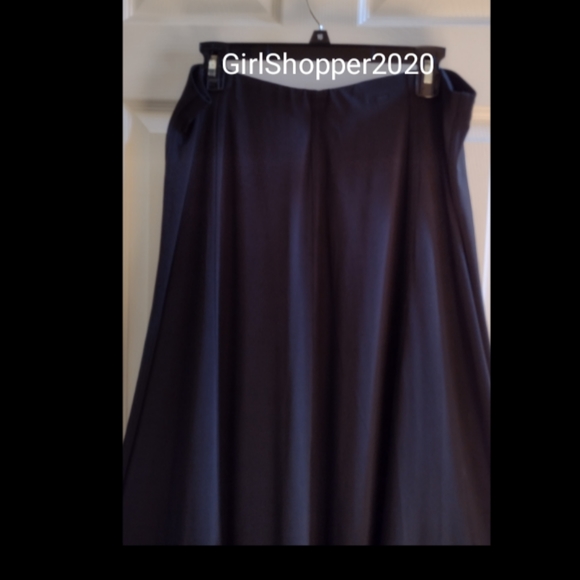 🐸Flowy Black Skirt - Picture 3 of 7